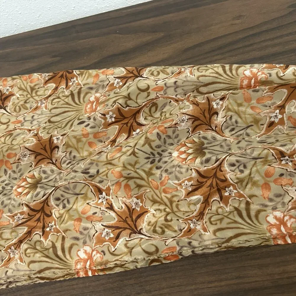 Metropolitan Museum of Art William Morris 100% Silk Scarf Italy 16